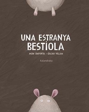 UNA ESTRANYA BESTIOLA | 9788416804290 | VILLÁN, ÓSCAR  DAPORTA, MON