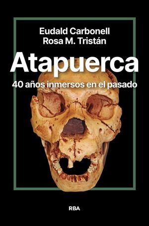 ATAPUERCA. 40 AÑOS INMERSOS EN EL PASADO | 9788411327428 | CARBONELL ROURA, EUDALD/TRISTÁN, ROSA MARÍA